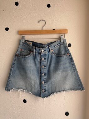 Levi’s Button-Front Light Wash Denim Skirt